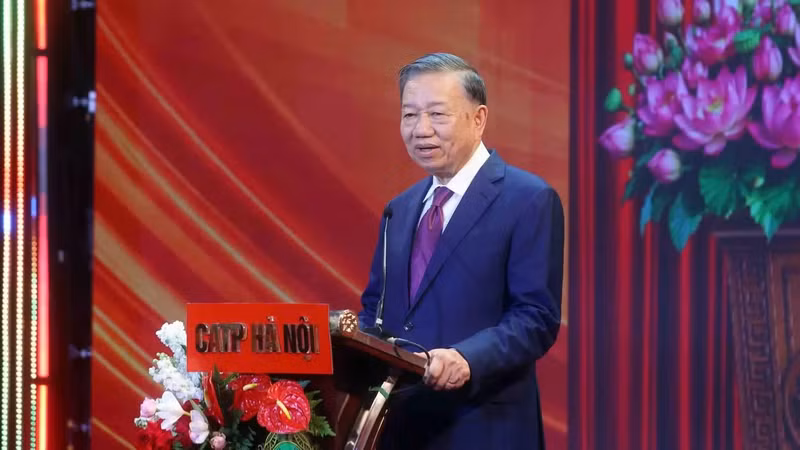 General Secretary of the Communist Party of Viet Nam Central Committee and President To Lam speaks at the ceremony marking the Ha Noi Police Football Club's 70th anniversary on October 10, 2026. (Photo: VNA) 