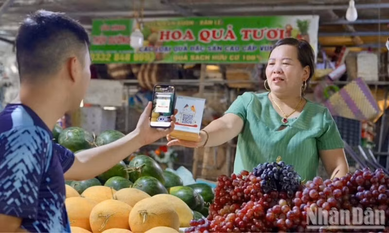 Digital transformation is becoming deeply embedded in everyday life, making people both beneficiaries of digital services and co-creators of new development values. (Photo: TRAN HAI)