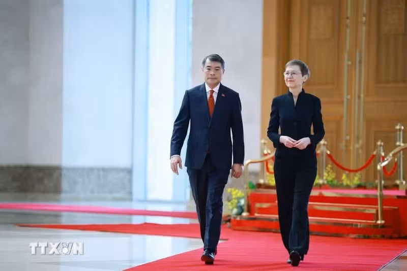 Vietnamese Prime Minister Le Minh Hung (right) and Liechtenstein Prime Minister Brigitte Haas (Photo: VNA)