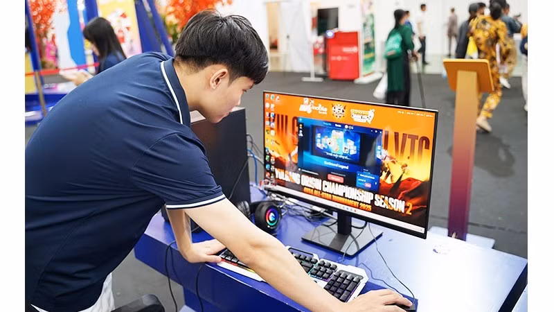 New tools are emerging continuously, forcing software engineers to update their skills regularly. (Photo: Nam Anh)