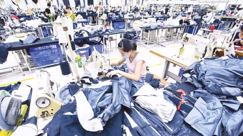 Garment production for export at Kido Garment Co., Ltd. in Hung Yen Province. (Photo: TUE NGHI)