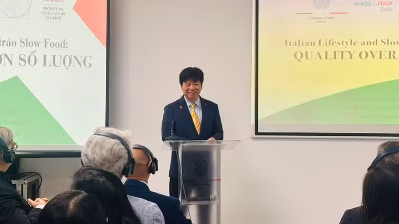 Dr Pham Ngoc Mau, Deputy Director of the Department of International Cooperation highlights the positive developments in agricultural cooperation between Viet Nam and Italy in recent years. (Photo: KIM LINH)