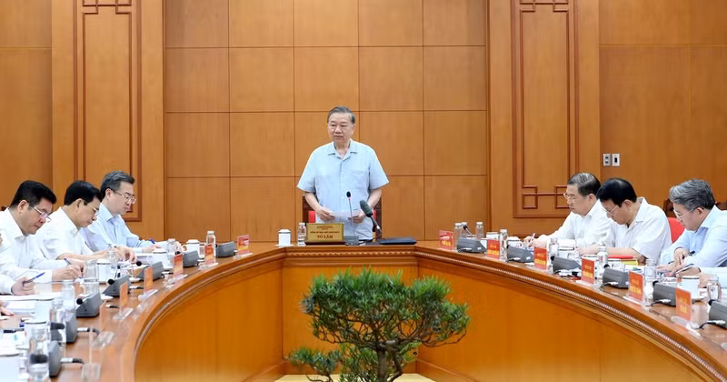 Party General Secretary and President To Lam chairs the meeting on the project reviewing Resolution No.36-NQ/TW. 