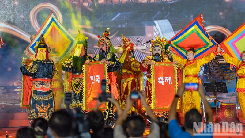 Art performances at the event showcase the distinctive cultural identities of Viet Nam and the RoK.