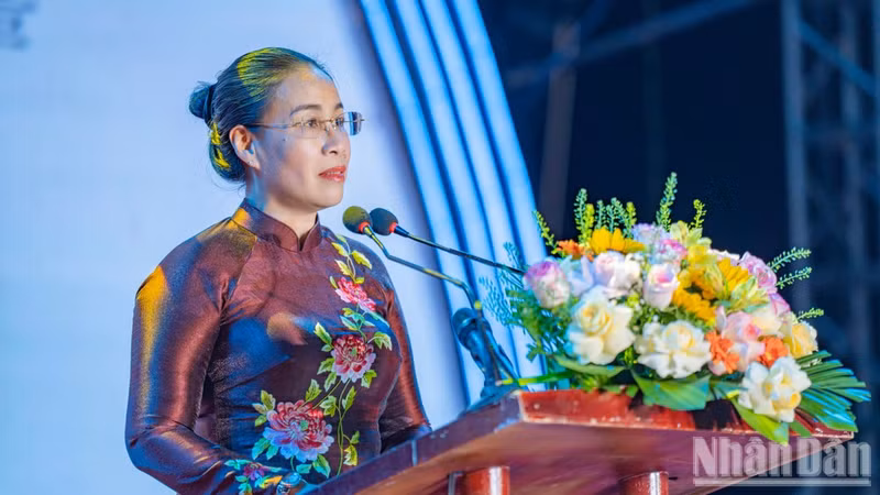 Nguyen Thi Anh Thi, Vice Chairwoman of the Da Nang People's Committee, speaks at the opening ceremony.
