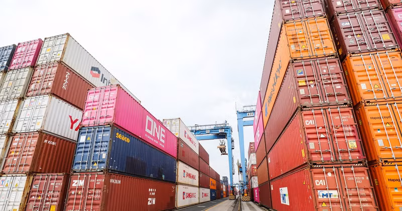 Further efforts are needed to review and remove bottlenecks in logistics infrastructure, seaport connectivity, and import-export procedures. (Photo: KHIEU MINH)