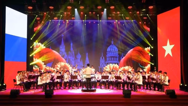 The art programme was held jointly by the Ministry of Public Security of Viet Nam and the Russian Ministry of Civil Defence, Emergencies and Disaster Relief. 