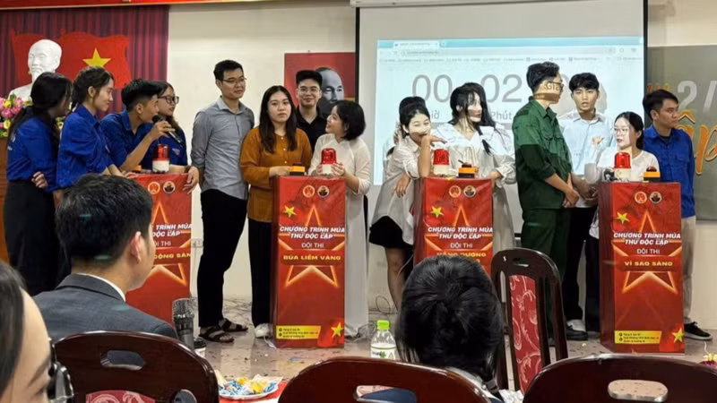 Students participate in the “Autumn of Independence” contest commemorating the August Revolution, organised by the Faculty of Party Building under the Academy of Journalism and Communication in 2024. (Photo courtesy of the interviewee)