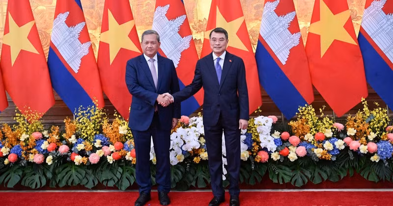 Prime Minister Le Minh Hung and Cambodian Prime Minister Samdech Moha Borvor Thipadei Hun Manet.