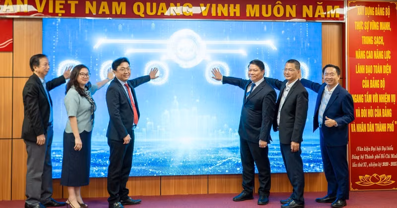 Delegates perform the launching ceremony for the Expo Platform. (Photo: Organising Committee)