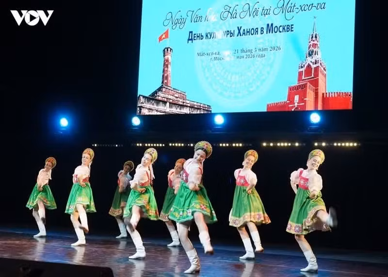 A performance of “Kalinka” at the art programme “Ha Noi – Echoes of a Thousand Years.” (Photo: VOV)