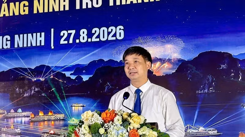Vice Chairman of the Quang Ninh Provincial People’s Committee Nguyen Van Cong speaks at the event. (Photo: QUANG THO)