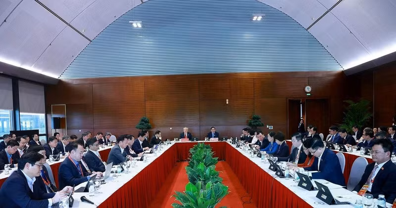 Delegates join group discussions at the ongoing 14th National Party Congress (Photo: VNA)