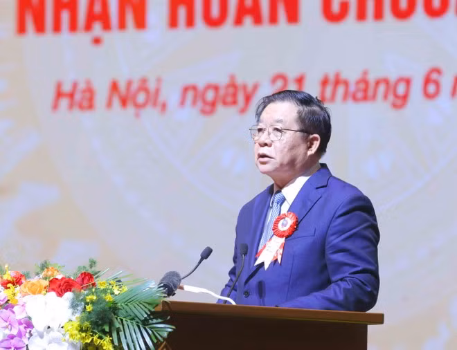 Politburo member, Secretary of the Party Central Committee, Chairman of the Party Central Committee’s Commission for Information, Education and Mass Mobilisation Nguyen Trong Nghia speaks at the ceremony. (Photo: VNA)
