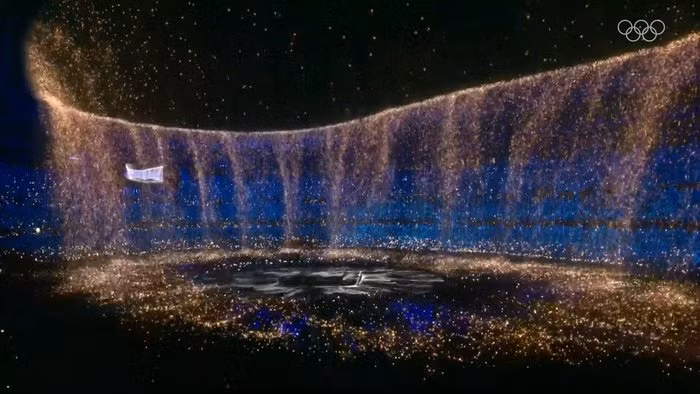 Fireworks illuminate Tokyo as Japan take its Olympic bow ảnh 12