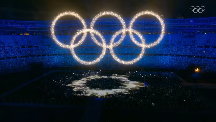Fireworks illuminate Tokyo as Japan take its Olympic bow ảnh 15