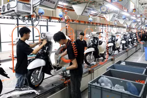 At Yadea Viet Nam’s smart manufacturing plant in Tan Hung Industrial Park, Bac Ninh province (Photo: VNA)