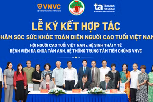 The signing ceremony for the cooperation. (Photo: VNVC)