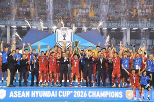 The Viet Nam national men’s football teamsuccessfully defend their title as the champion of Southeast Asia's premier tournament, bringing its total number of championship wins to four (Photo: nhandan.vn)