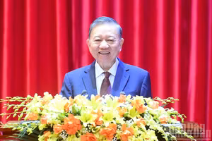 General Secretary of the Communist Party of Viet Nam Central Committee and State President To Lam addreses the opening ceremony of the first class of a knowledge update and training programme for members of the 14th Party Central Committee in Ha Noi on August 17 (Photo: nhandan.vn)