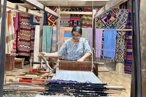 Traditional weaving helps preserve cultural identity and create additional livelihoods for local people. (Photo: THI PHONG)