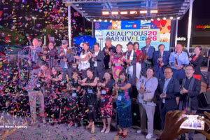 Members of the organisers set off fireworks to open the Asialicious Carnival 2026. (Photo: VNA)