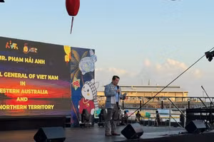 Pham Hai Anh, Consul General of Viet Nam in Perth delivers the opening remarks at the festival. (Photo: Consulate General of Viet Nam in Perth)
