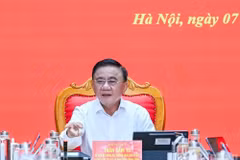 Politburo Member and Standing Member of the Communist Party of Viet Nam (CPV) Central Committee’s Secretariat Tran Cam Tu speaks at the meeting of the Standing Board of Party Committee of Central Party Agencies for August in Ha Noi on September 7, 2026. (Photo: NDO)