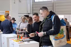 Foreign visitors explore tourism products at the Viet Nam pavilion during ITB Berlin 2026. (Photo: VNA)