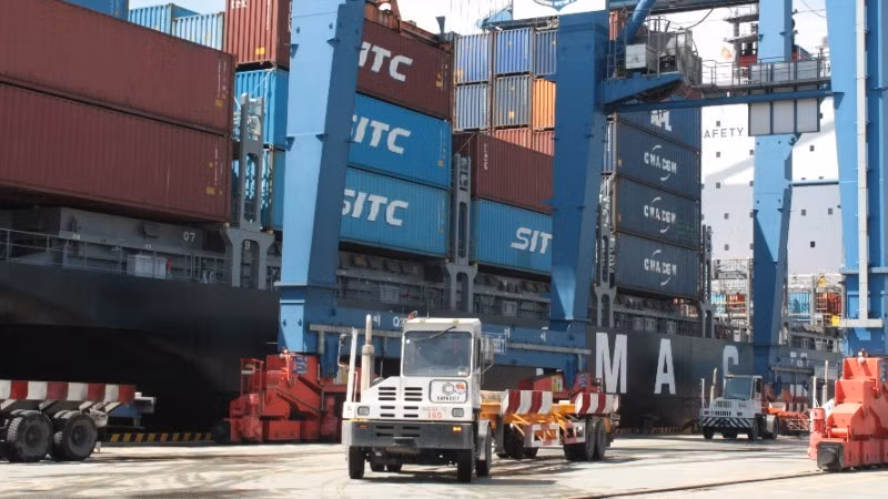Outstanding export lending in Ho Chi Minh City reaches 303 trillion VND (11.5 billion USD) in the first half of 2026. 