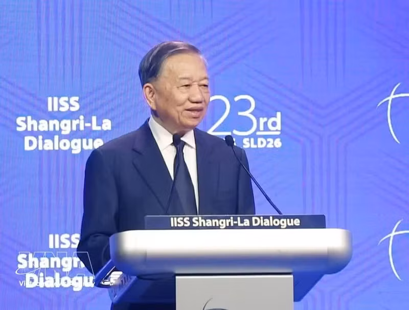 General Secretary of the Central Committee of the Communist Party of Viet Nam and President of the Socialist Republic of Viet Nam To Lam delivers a keynote address at the opening of the 23rd Shangri-La Dialogue in Singapore on May 29. (Photo: VNA)