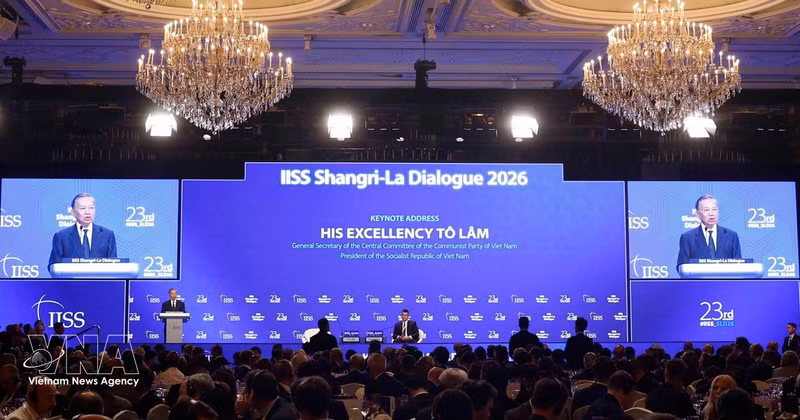 General Secretary of the Central Committee of the Communist Party of Viet Nam and President of the Socialist Republic of Viet Nam To Lam delivers a keynote address at the opening of the 23rd Shangri-La Dialogue in Singapore on May 29. (Photo: VNA)