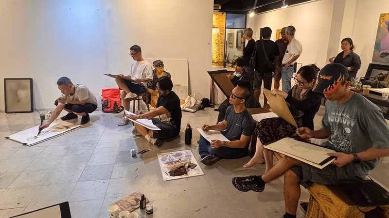Vietnamese artists participate in an international art exchange programme in Bangkok, Thailand. (Photo: Organising Committee)
