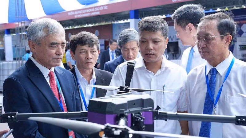 Technology products are showcased at the 8th International Conference and Exhibition on Control and Automation. (Photo: Viet Nam Automation Association)