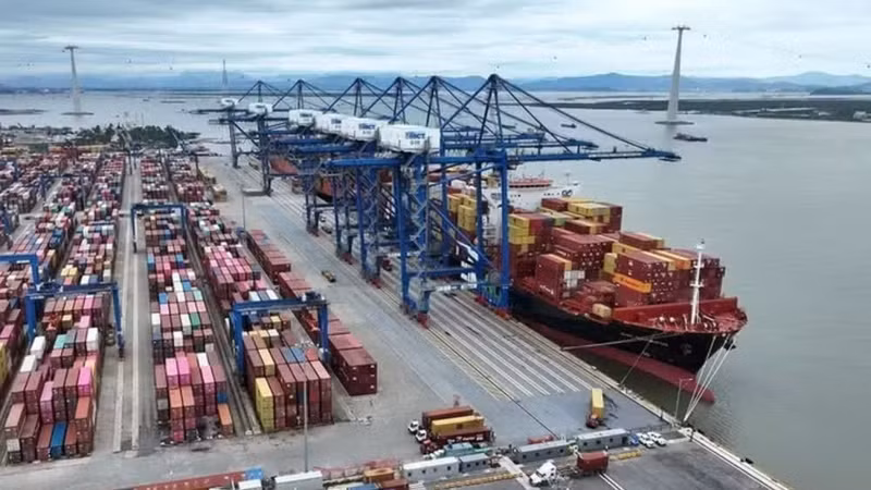 While Vietnamese exports have greater opportunities to expand in global markets, they are also facing growing pressure in terms of technology, green standards and traceability. (Photo: VNA)