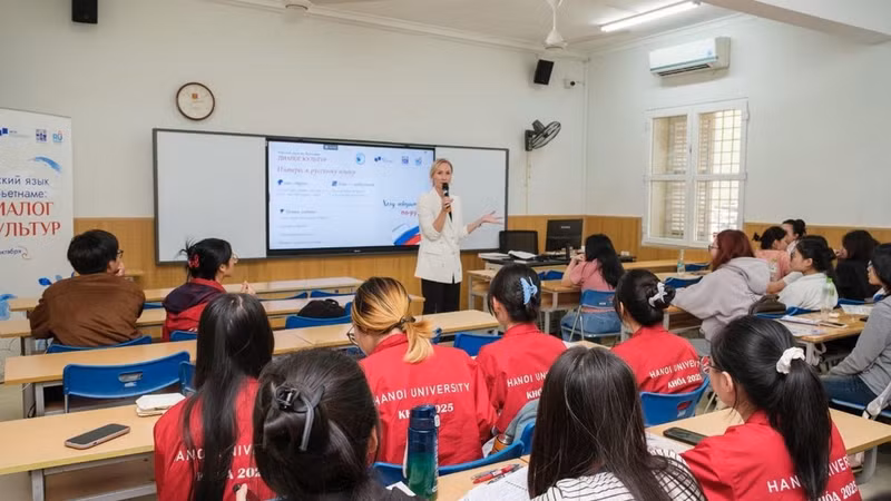 The project’s in-person activities run from October 6 to 16 at leading schools and universities across Viet Nam. (Photo: XUAN HUNG)