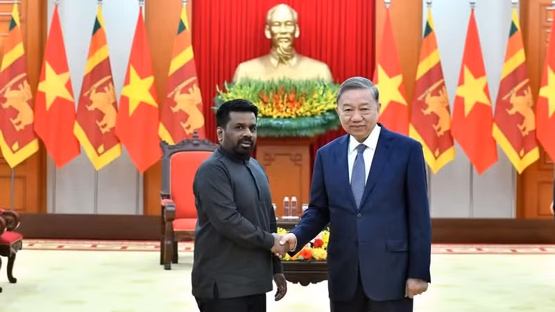 General Secretary To Lam receives President of Sri Lanka Anura Kumara Dissanayake in Ha Noi on May 4, 2025. (Photo: Dang Khoa) 