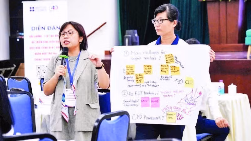Experts provide training to English teachers at the forum “Training and developing teaching staff to effectively implement English as a second language in schools.”