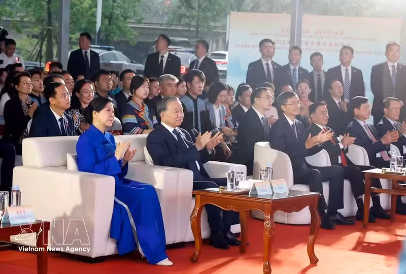 General Secretary of the Communist Party of Viet Nam Central Committee and State President To Lam and his spouse at the launch ceremony of the Viet Nam–China Border People’s Festival 2026 on April 17 in Nanning city of Guangxi as part of his state visit to China. (Photo: VNA)