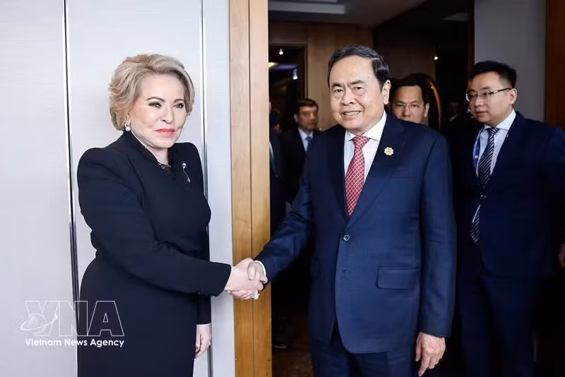 Chairman of the Vietnamese National Assembly Tran Thanh Man meets with Speaker of the Federation Council of Russia’s Federal Assembly Valentina Matviyenko in Istanbul, Türkiye, on April 17. (Photo: VNA)