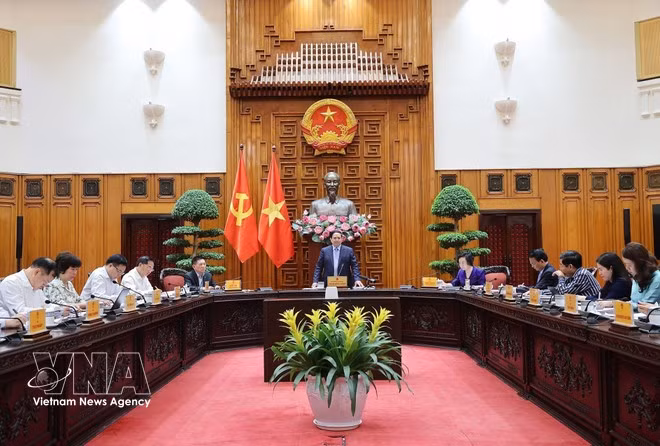 A view of the meeting of the Government’s standing members in Ha Noi on March 21. (Photo: VNA)