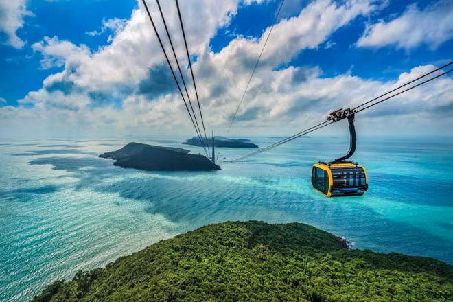 The world’s longest three-wire cable car to Hon Thom Island is one of Phu Quoc’s most iconic experiences (Photo: Sun Group)
