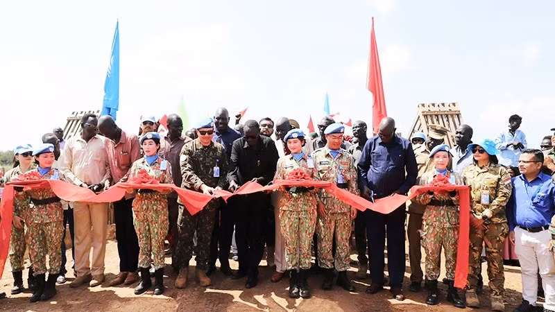 Engineering Unit No. 4 revives a vital lifeline bridge in Abyei. (Photo: HAI YEN)