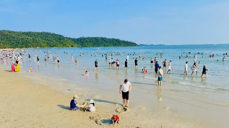 Tourists enjoy experiences at the beaches on Co To Island.