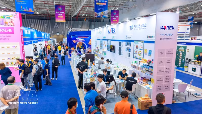 Visitors at the 34th Viet Nam International Trade Fair in 2025 (Photo: VNA)