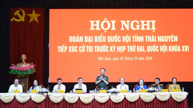 General Phan Van Giang and the Thai Nguyen National Assembly delegation meet voters from 37 communes and wards in the northern part of the province. (Photo: TUAN SON)
