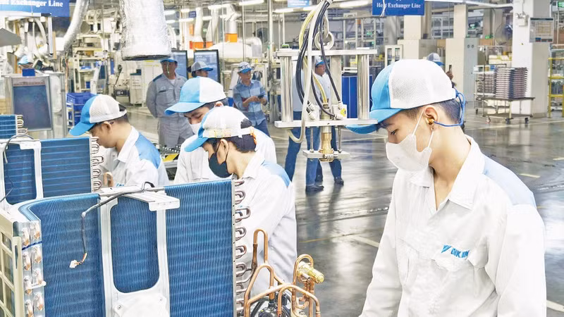 A production workshop at Daikin Air Conditioning Viet Nam Joint Stock Company, Bac Ninh province branch. (Photo: NDO)