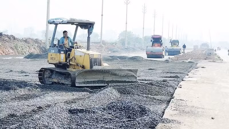 The development of transport infrastructure will help improve regional connectivity and create a more favourable investment environment. (Photo: Nguyet Anh)
