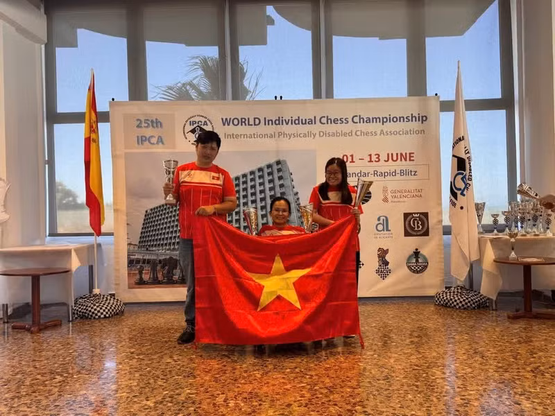 Viet Nam’s para-chess team at the 25th IPCA World Individual Standard Chess Championship 2026 (IPCA 2026) in Spain (Photo: hanoimoi.vn)