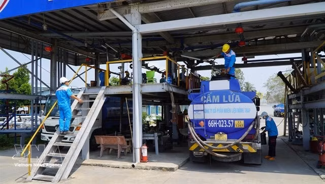 Petrol products pumped into a tank at a storage facility of Petimex. (Photo: VNA)